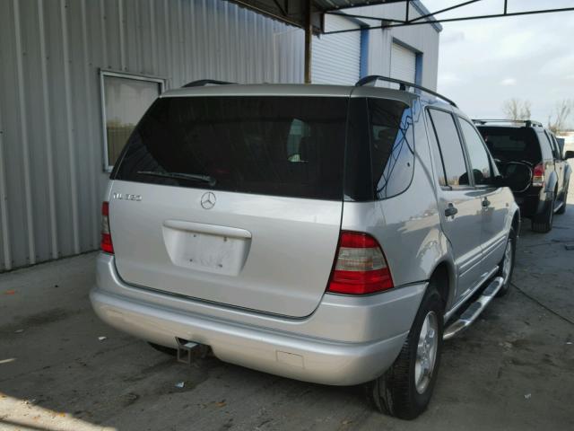 4JGAB54E7YA164672 - 2000 MERCEDES-BENZ ML 320 SILVER photo 4