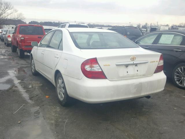 4T1BE32K22U038895 - 2002 TOYOTA CAMRY LE WHITE photo 3