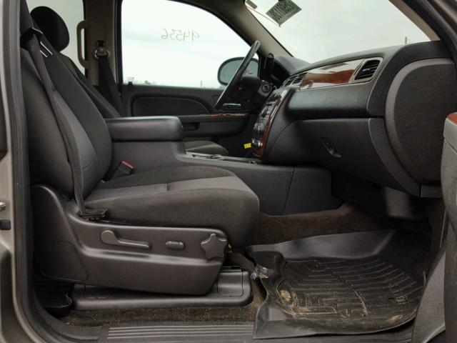 1GNSCAE03CR300203 - 2012 CHEVROLET TAHOE C150 GRAY photo 5