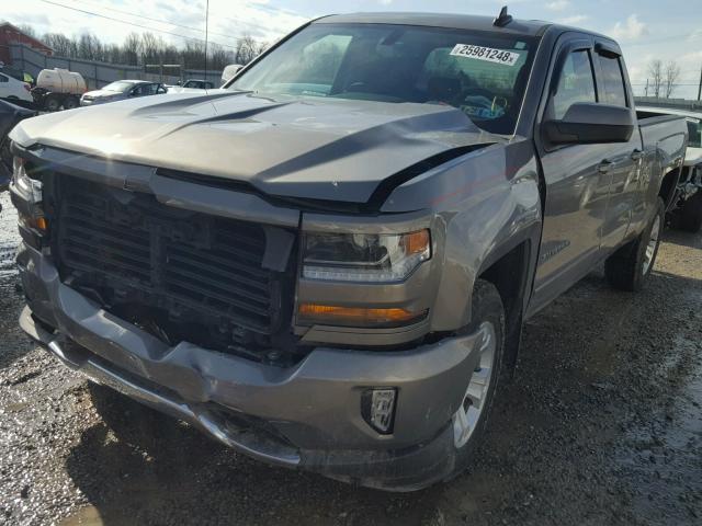 1GCVKREC8HZ227063 - 2017 CHEVROLET SILVERADO GRAY photo 2