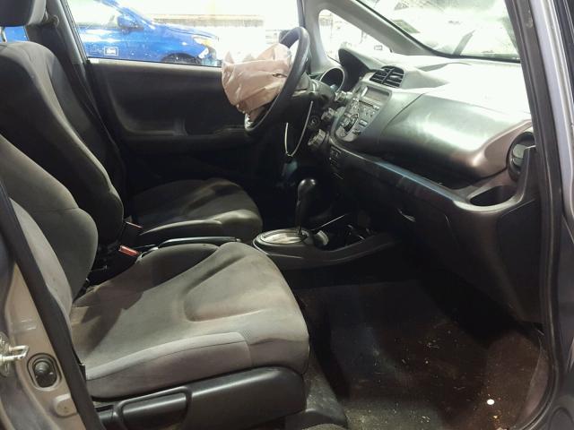 JHMGE8H29AC034876 - 2010 HONDA FIT ვერცხლისფერი ფოტო 5