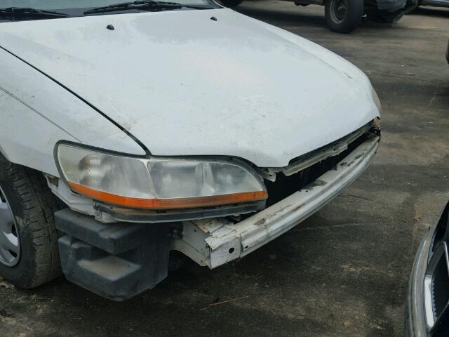 JHMCG5649XC009898 - 1999 HONDA ACCORD LX WHITE photo 9