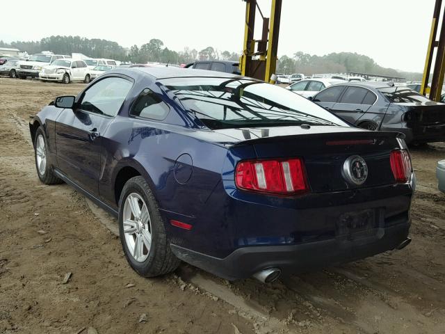 1ZVBP8AM2C5269092 - 2012 FORD MUSTANG BLUE photo 3