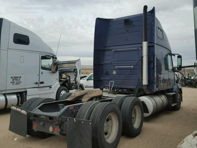 4V4NC9EJ78N488580 - 2008 VOLVO VN VNL BLUE photo 4