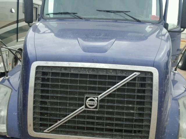 4V4NC9EJ78N488580 - 2008 VOLVO VN VNL BLUE photo 7