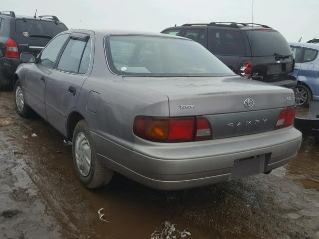 4T1BG12K9TU740955 - 1996 TOYOTA CAMRY DX GRAY photo 3