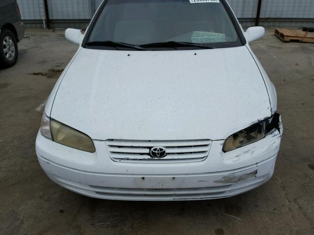 JT2BG22K0W0171234 - 1998 TOYOTA CAMRY CE WHITE photo 9