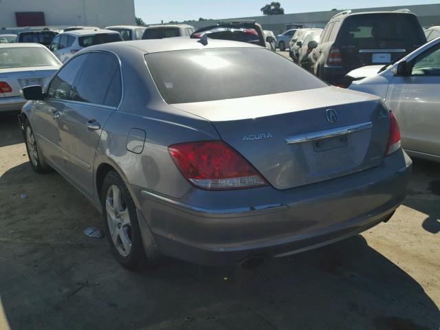 JH4KB16525C021321 - 2005 ACURA RL GRAY photo 3