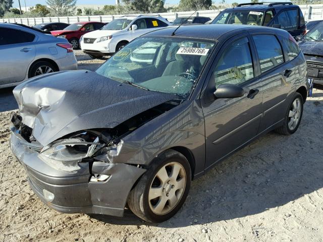 3FAFP37392R220026 - 2002 FORD FOCUS ZX5 SILVER photo 2