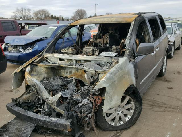 2C4RC1BG0FR617444 - 2015 CHRYSLER TOWN & COU BURN photo 2