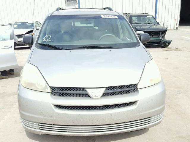 5TDZA23C25S376564 - 2005 TOYOTA SIENNA CE SILVER photo 9