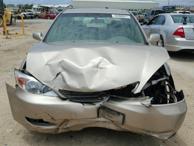 JTDBF30K330127677 - 2003 TOYOTA CAMRY LE GOLD photo 9