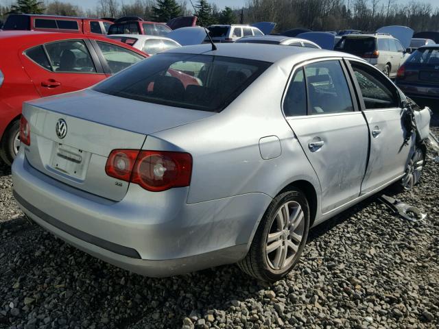 3VWEF71K57M188046 - 2007 VOLKSWAGEN JETTA WOLF SILVER photo 4