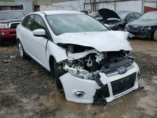 1FAHP3F2XCL115769 - 2012 FORD FOCUS SE WHITE photo 1