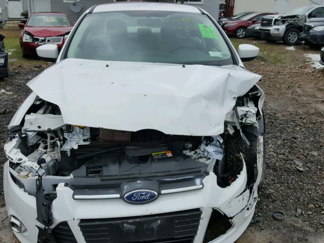 1FAHP3F2XCL115769 - 2012 FORD FOCUS SE WHITE photo 7