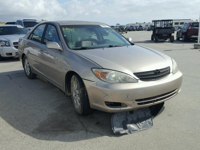 JTDBE32K720073010 - 2002 TOYOTA CAMRY LE GOLD photo 1
