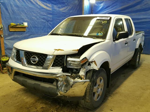 1N6AD07W68C406245 - 2008 NISSAN FRONTIER C WHITE photo 2