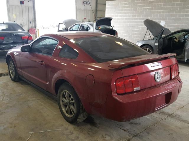 1ZVFT80N855232896 - 2005 FORD MUSTANG RED photo 3