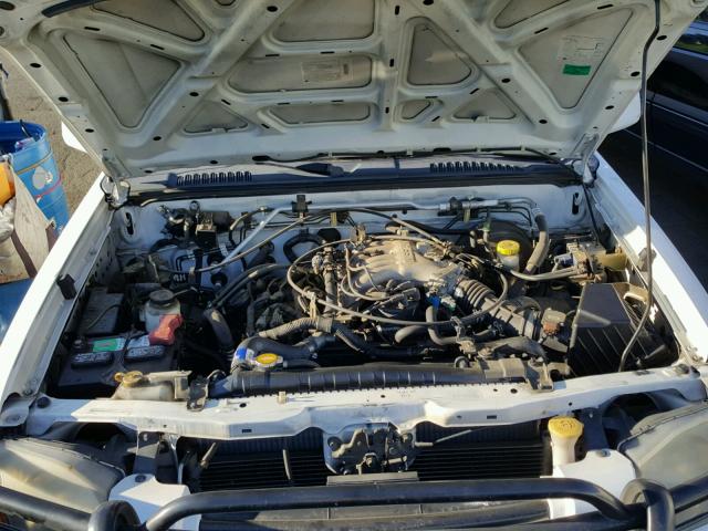 1N6ED27T51C309353 - 2001 NISSAN FRONTIER C WHITE photo 7