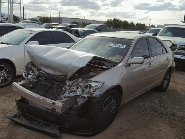 JTDBE32K120079062 - 2002 TOYOTA CAMRY LE GOLD photo 2