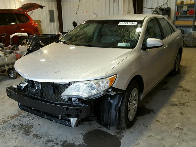 4T1BF1FK9EU368372 - 2014 TOYOTA CAMRY L SILVER photo 2