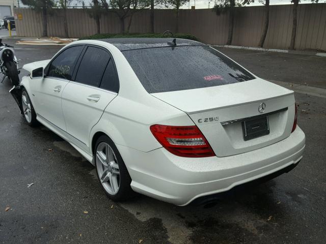 WDDGF4HB1CR237094 - 2012 MERCEDES-BENZ C 250 WHITE photo 3