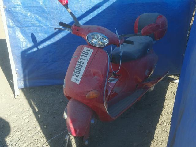 ZAPM198F955011888 - 2005 VESPA M198F RED photo 2