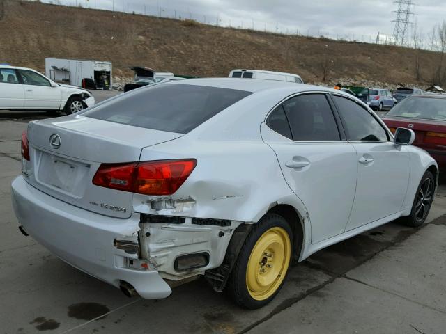 JTHCK262165002569 - 2006 LEXUS IS 250 WHITE photo 4