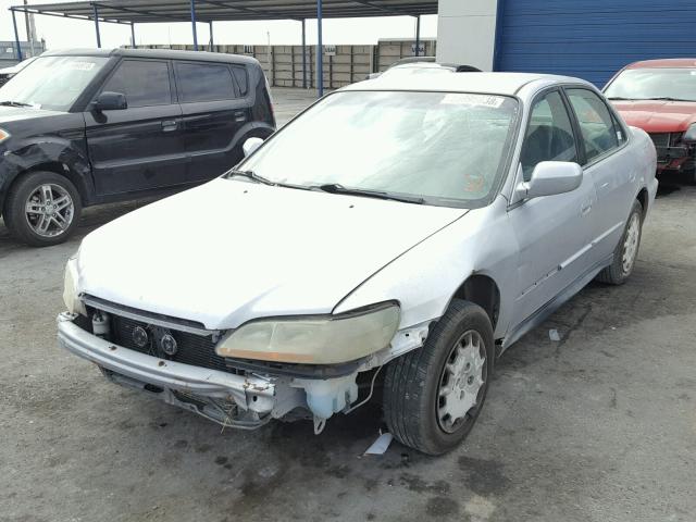 1HGCG66582A152203 - 2002 HONDA ACCORD LX SILVER photo 2