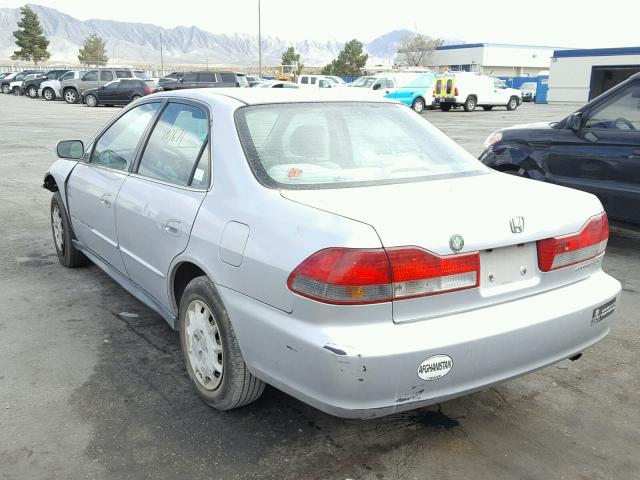 1HGCG66582A152203 - 2002 HONDA ACCORD LX SILVER photo 3