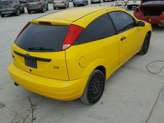 1FAFP31N46W245154 - 2006 FORD FOCUS ZX3 YELLOW photo 4