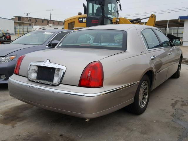 1LNHM82W5YY851355 - 2000 LINCOLN TOWN CAR S BEIGE photo 4