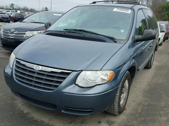 2A4GP54L67R135537 - 2007 CHRYSLER TOWN & COU GREEN photo 2