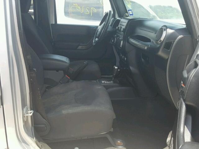 1C4HJWDG0DL674230 - 2013 JEEP WRANGLER U SILVER photo 5