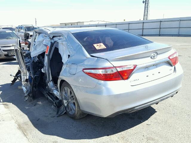 4T1BF1FK8HU319541 - 2017 TOYOTA CAMRY LE 银色 照片 3