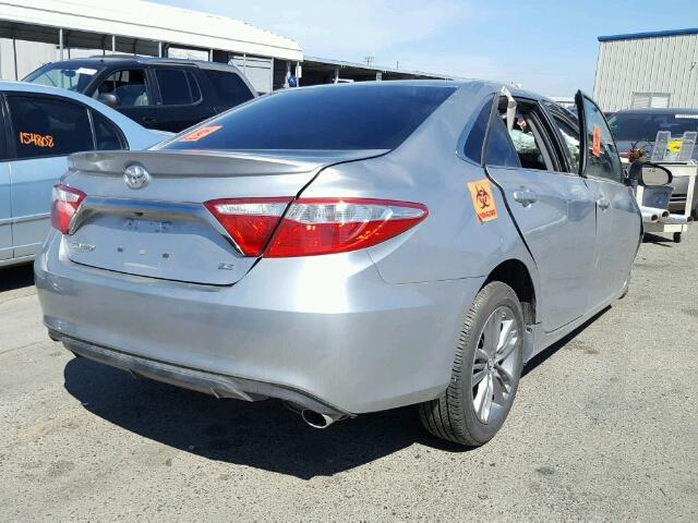 4T1BF1FK8HU319541 - 2017 TOYOTA CAMRY LE 银色 照片 4