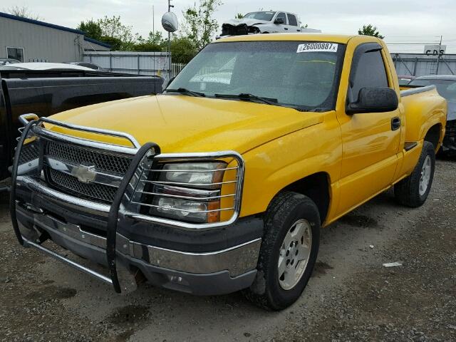 1GCEK14V75Z189938 - 2005 CHEVROLET SILVERADO YELLOW photo 2