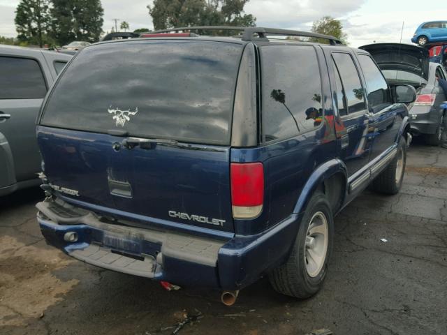 1GNCS13W2Y2175533 - 2000 CHEVROLET BLAZER BLUE photo 4