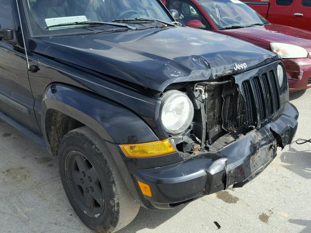 1J4GL38K55W647876 - 2005 JEEP LIBERTY RE BLACK photo 9