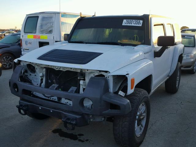 5GTDN13E978188375 - 2007 HUMMER H3 WHITE photo 2