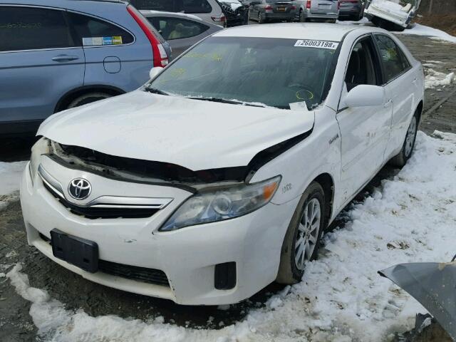 4T1BB3EK4BU139845 - 2011 TOYOTA CAMRY HYBR WHITE photo 2