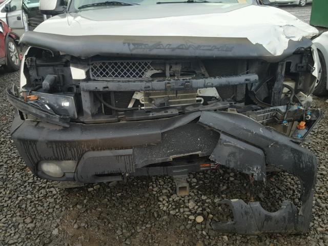 3GNEK13TX2G115691 - 2002 CHEVROLET AVALANCHE GOLD photo 9