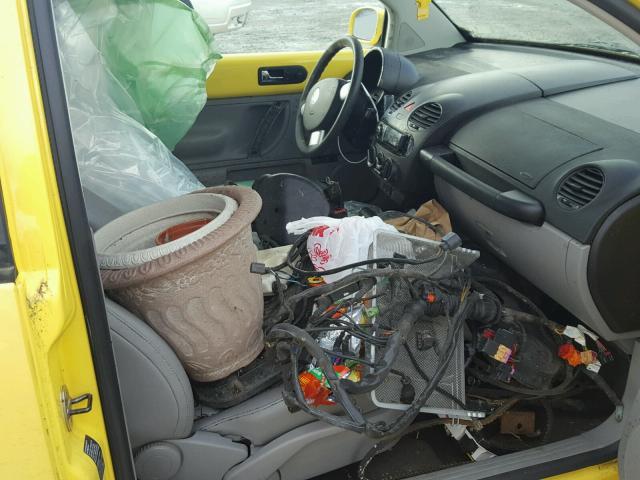 3VWCK31C25M410107 - 2005 VOLKSWAGEN NEW BEETLE 黄色 照片 5