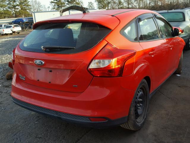 1FAHP3K26CL172346 - 2012 FORD FOCUS SE RED photo 4