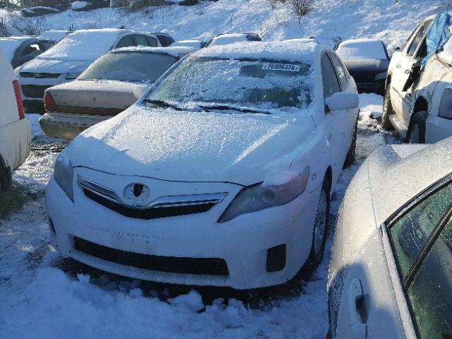 4T1BB3EK6BU139569 - 2011 TOYOTA CAMRY HYBR WHITE photo 2