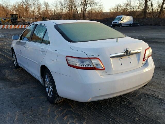 4T1BB3EK1BU139849 - 2011 TOYOTA CAMRY HYBR WHITE photo 3