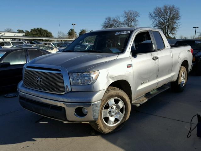 5TFRY5F19BX101710 - 2011 TOYOTA TUNDRA DOU SILVER photo 2