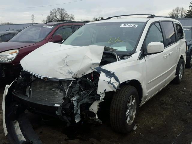 2A8HR54P18R600405 - 2008 CHRYSLER TOWN & COU WHITE photo 2