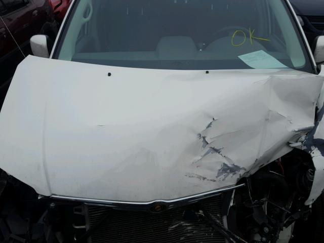 2A8HR54P18R600405 - 2008 CHRYSLER TOWN & COU WHITE photo 7