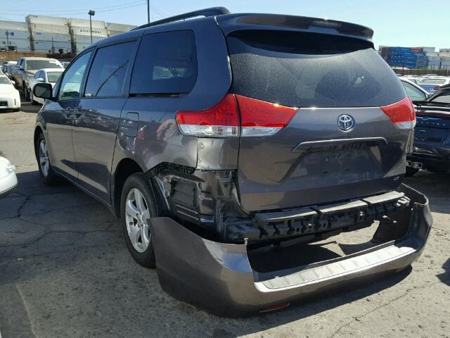 5TDKK3DC9ES501739 - 2014 TOYOTA SIENNA LE GRAY photo 3